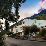Ossidiana Center 3*
