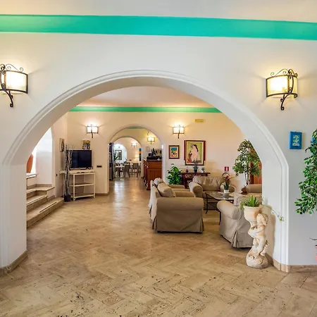 Ossidiana Hotel 3*